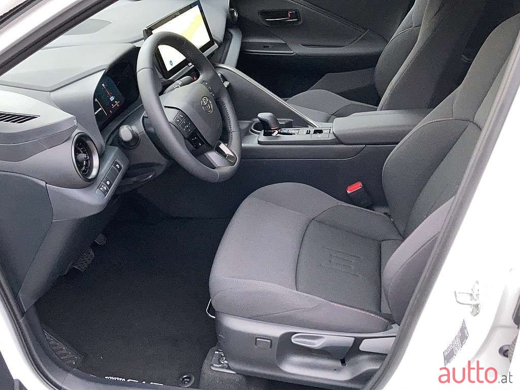 2024' Toyota C-HR photo #6