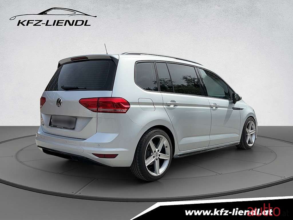 2021' Volkswagen Touran photo #4