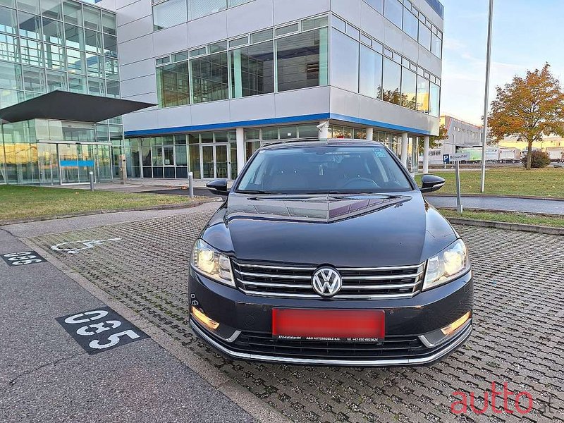 2013' Volkswagen Passat photo #2