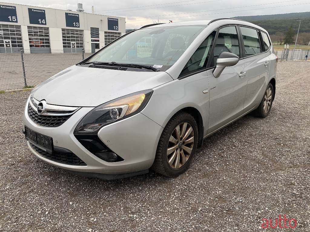 2014' Opel Zafira photo #1