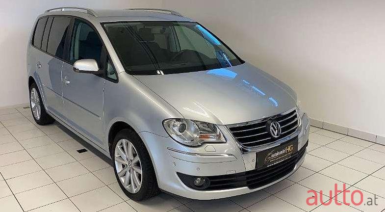 2007' Volkswagen Touran photo #1