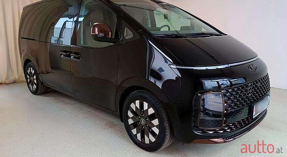 2022' Hyundai Staria photo #1