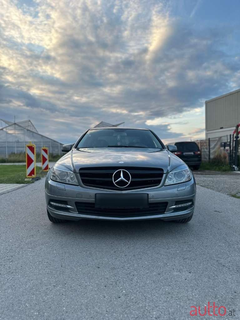 2011' Mercedes-Benz C-Klasse photo #2