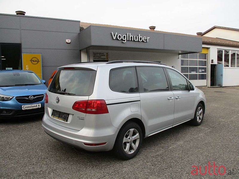 2011' Volkswagen Sharan photo #3