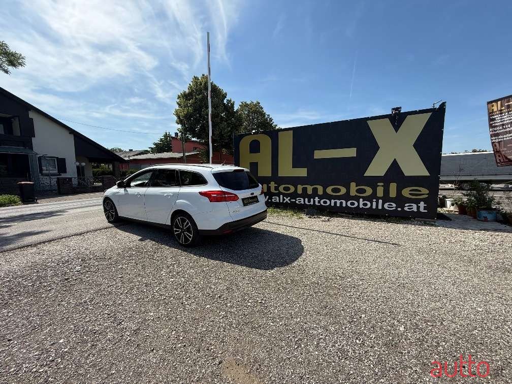 2016' Ford Focus photo #6