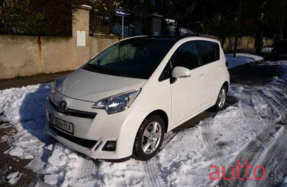 2011' Toyota Verso photo #1