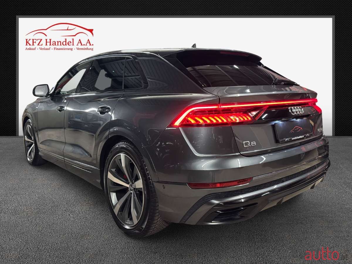 2019' Audi Q8 photo #5