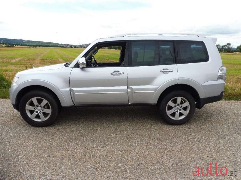 2008' Mitsubishi Pajero photo #5