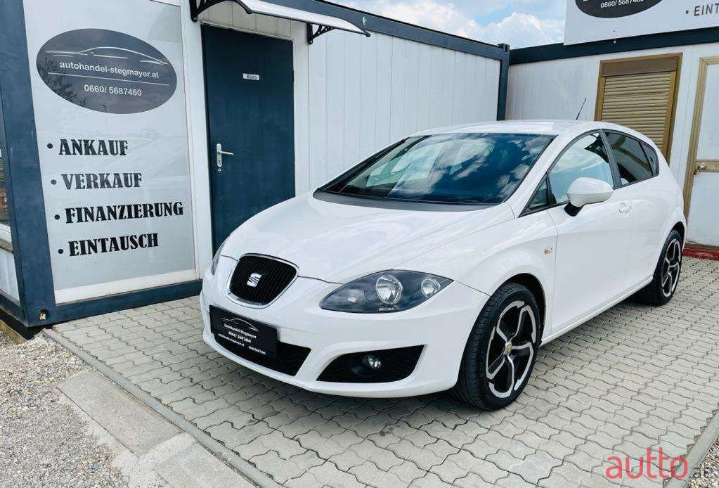 2010' SEAT Leon photo #1