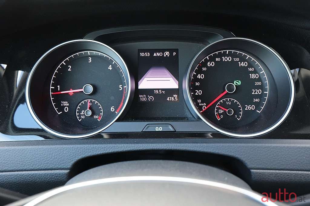 2019' Volkswagen Golf photo #6