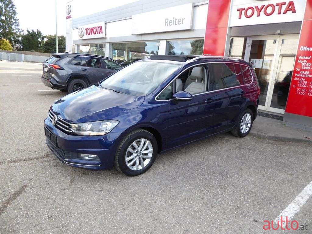 2017' Volkswagen Touran photo #2