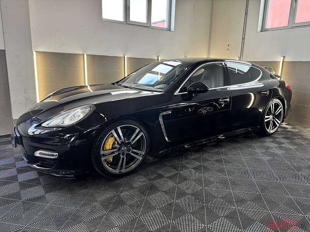 2011' Porsche Panamera photo #2