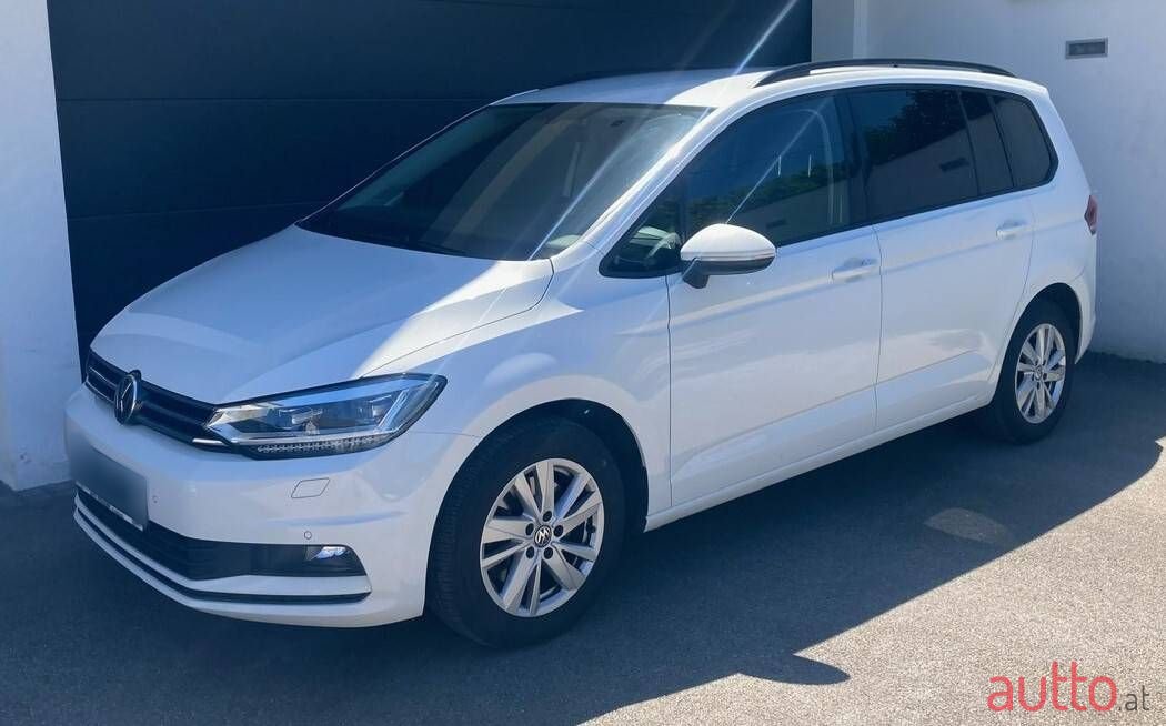 2019' Volkswagen Touran photo #3