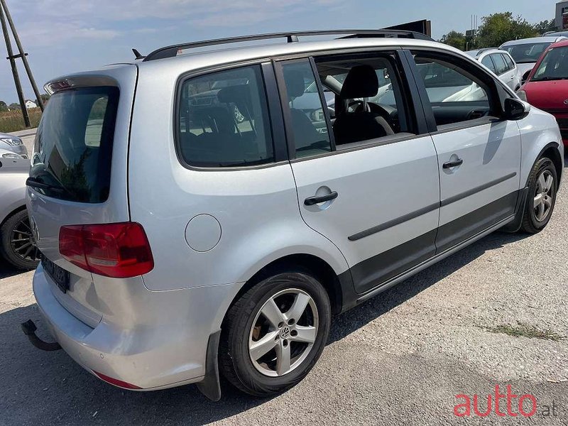 2014' Volkswagen Touran photo #5