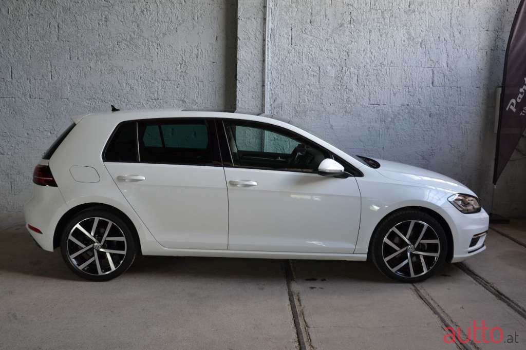 2019' Volkswagen Golf photo #5