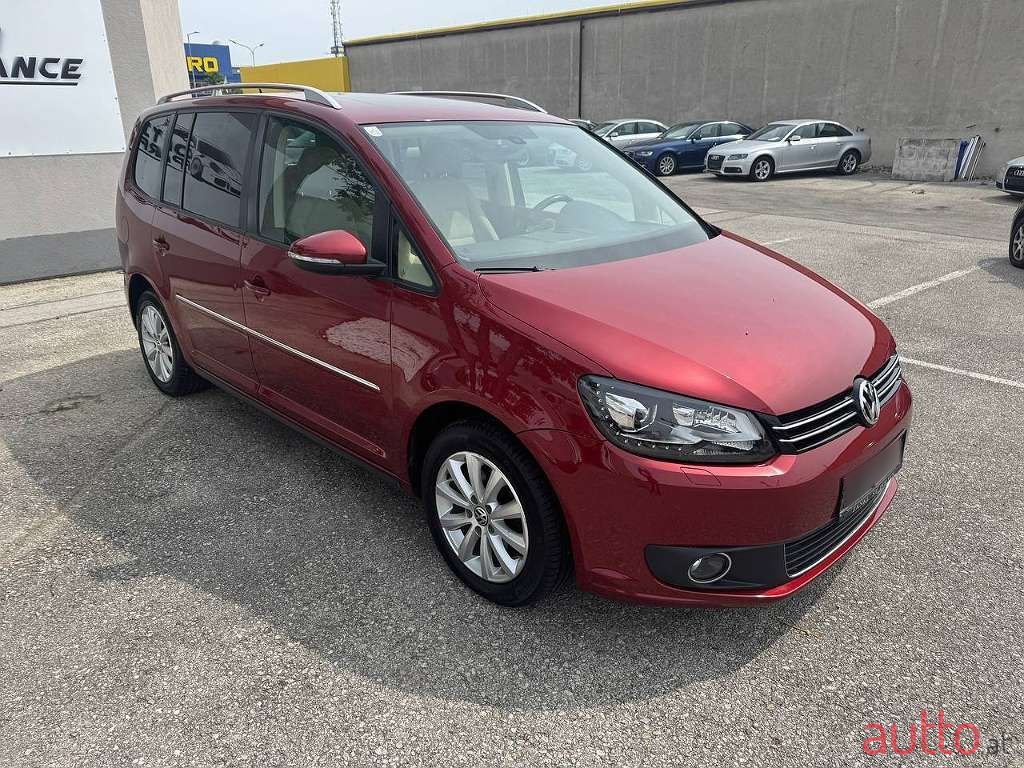 2012' Volkswagen Touran photo #2