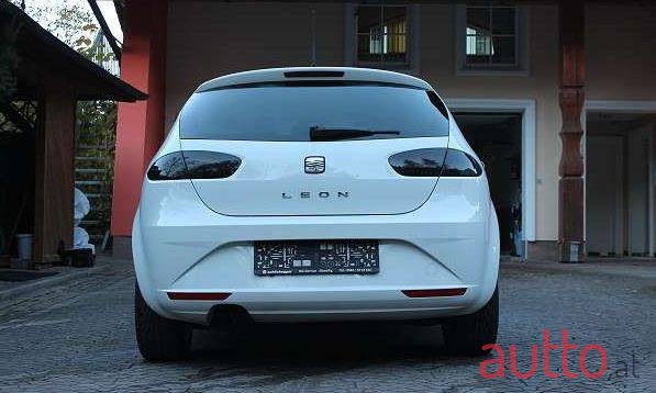 2011' SEAT Leon photo #4