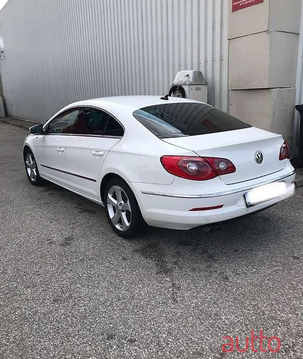 2008' Volkswagen Passat photo #1