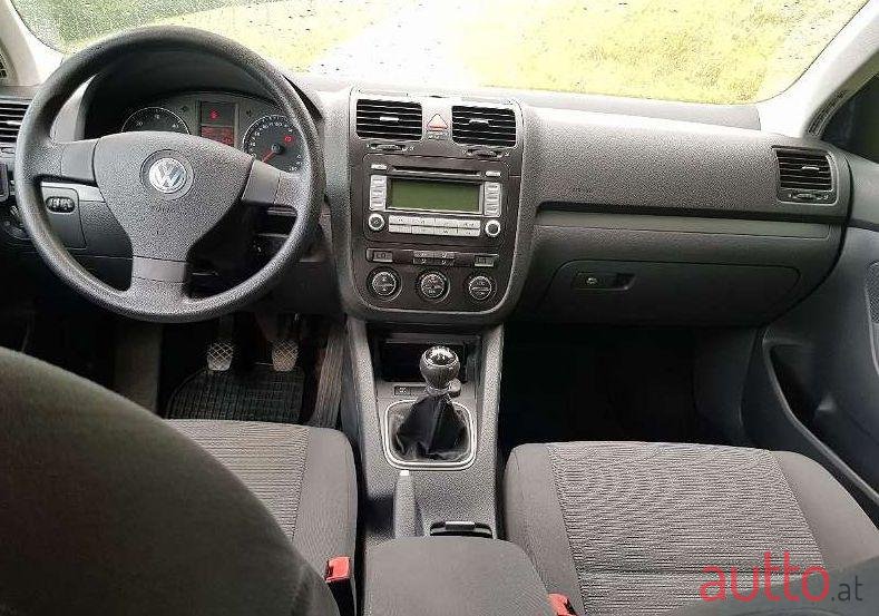 2007' Volkswagen Golf photo #2