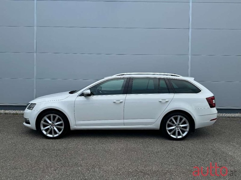 2020' Skoda Octavia photo #3