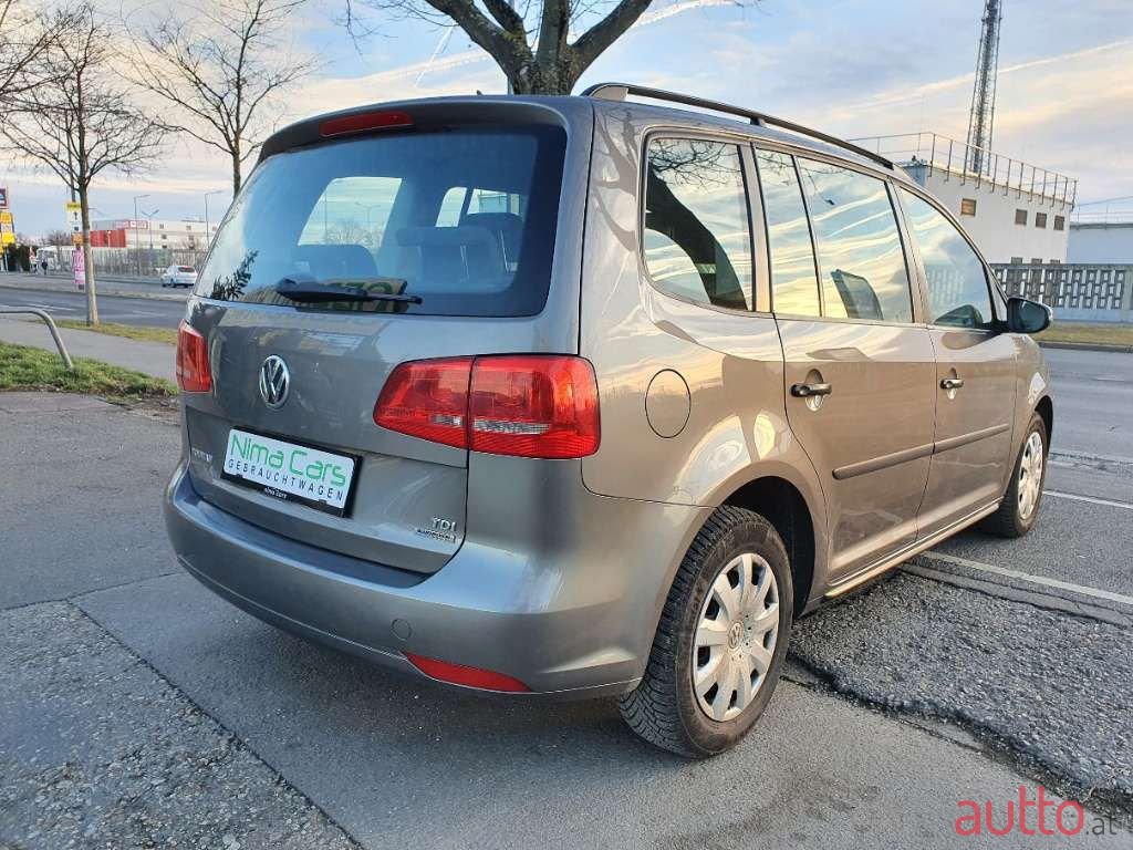 2011' Volkswagen Touran photo #6