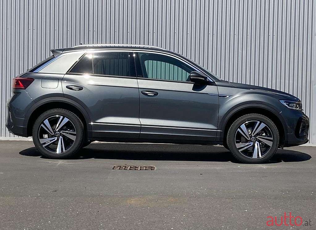 2023' Volkswagen T-Roc photo #5