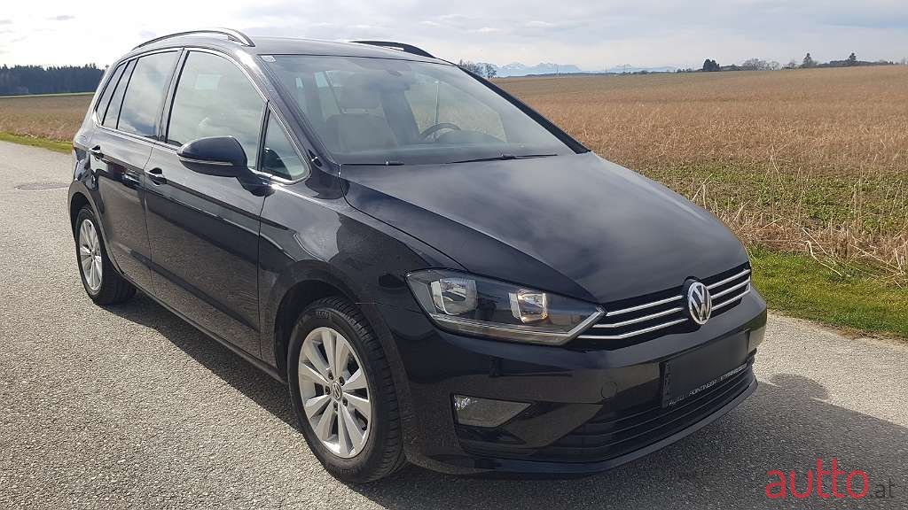 2015' Volkswagen Golf photo #2
