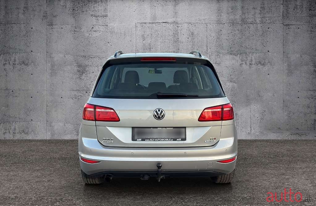 2015' Volkswagen Golf photo #6