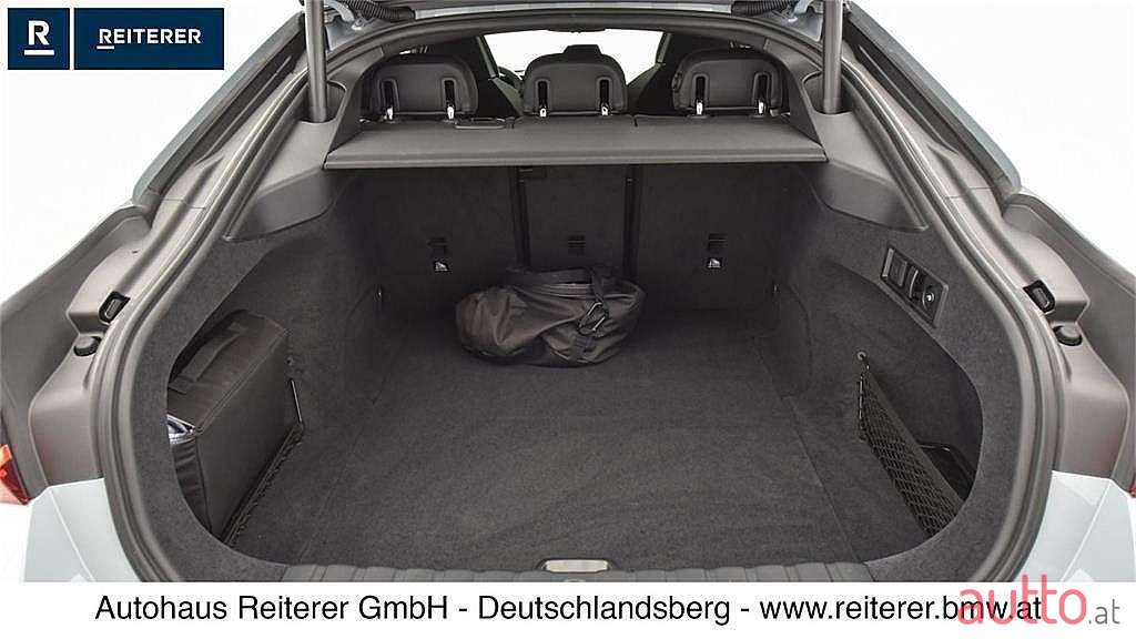 2022' BMW i4 photo #5