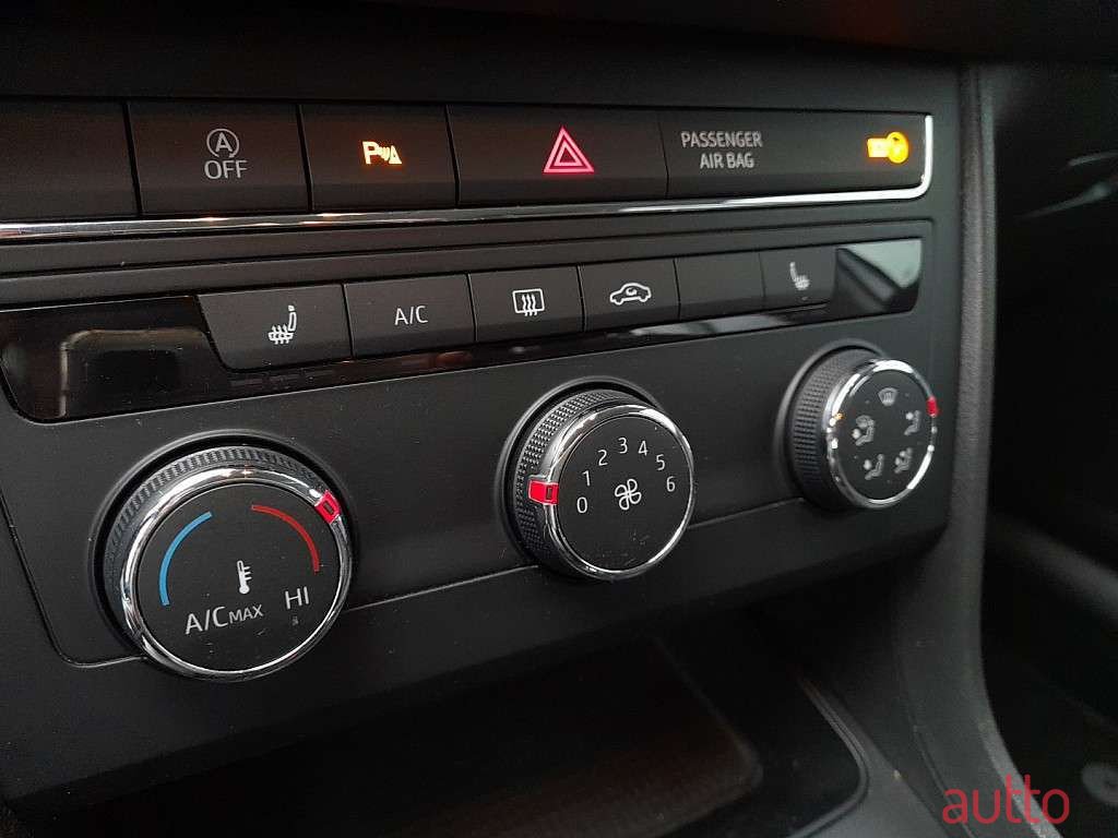 2019' SEAT Leon photo #4