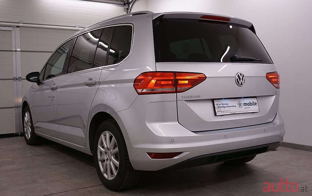 2017' Volkswagen Touran photo #4