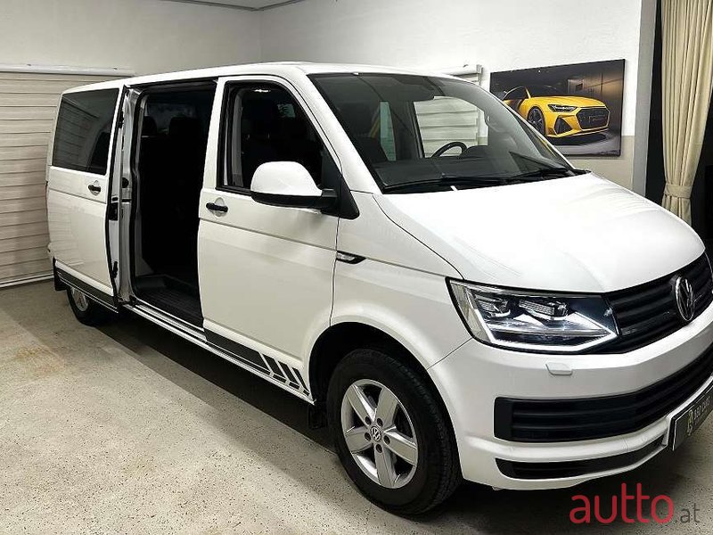 2017' Volkswagen Caravelle photo #3