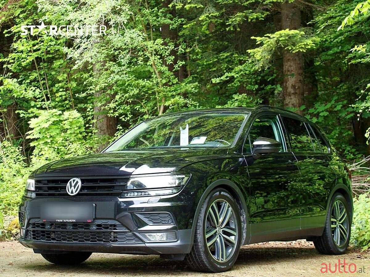 2020' Volkswagen Tiguan photo #1