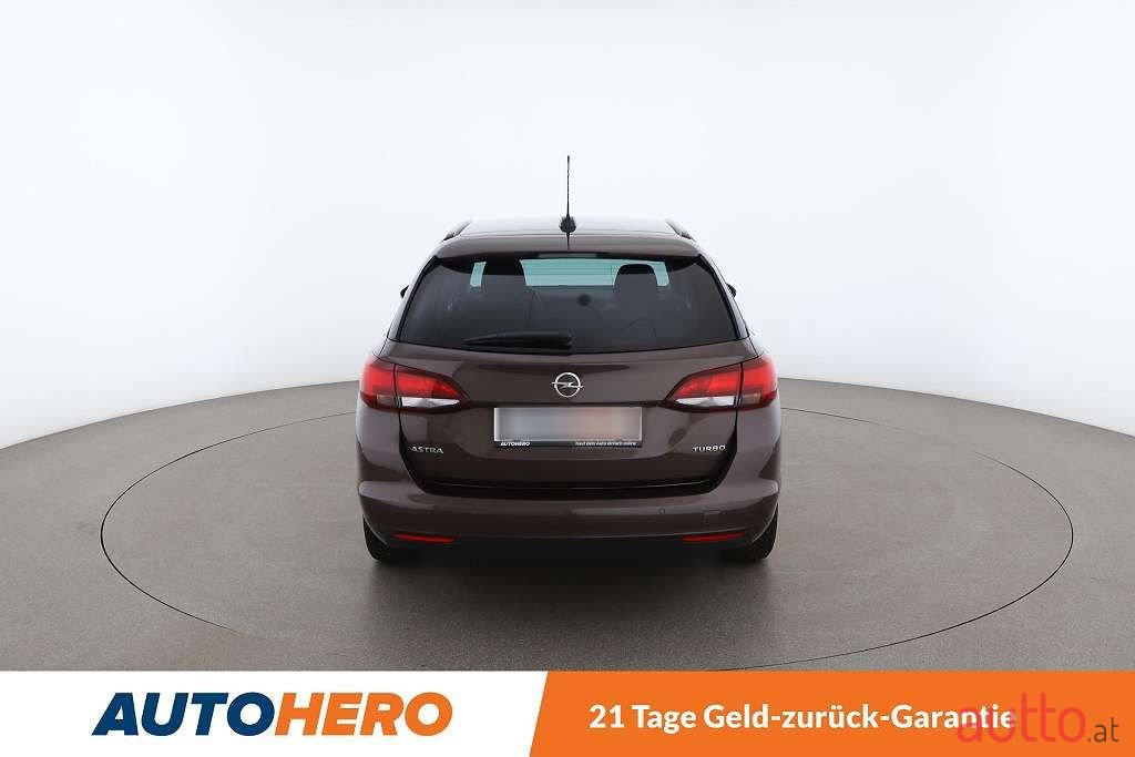 2017' Opel Astra photo #4