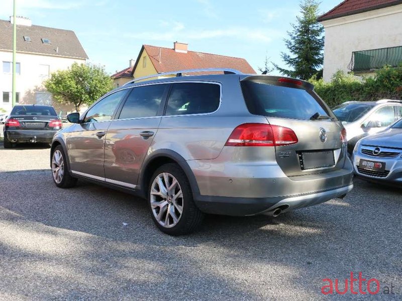 2012' Volkswagen Passat photo #4