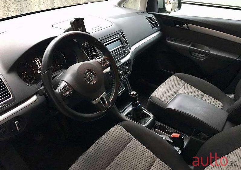 2014' Volkswagen Sharan photo #1