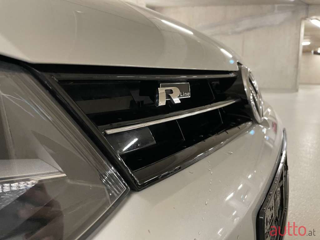 2012' Volkswagen Polo photo #5