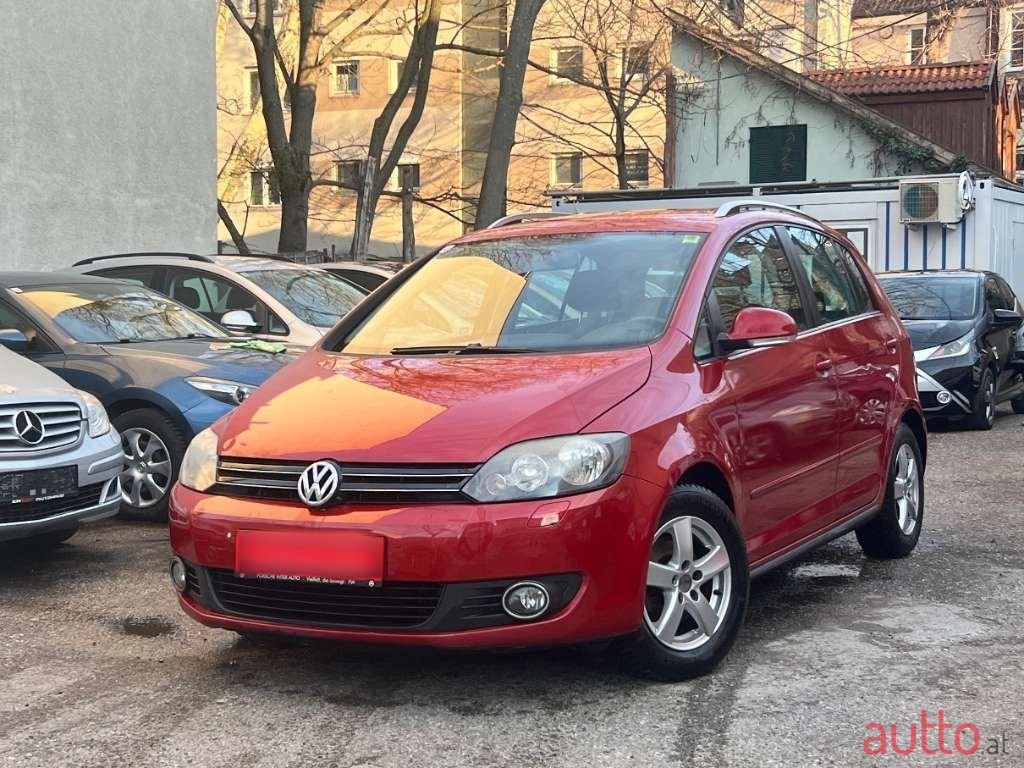 2011' Volkswagen Golf photo #2