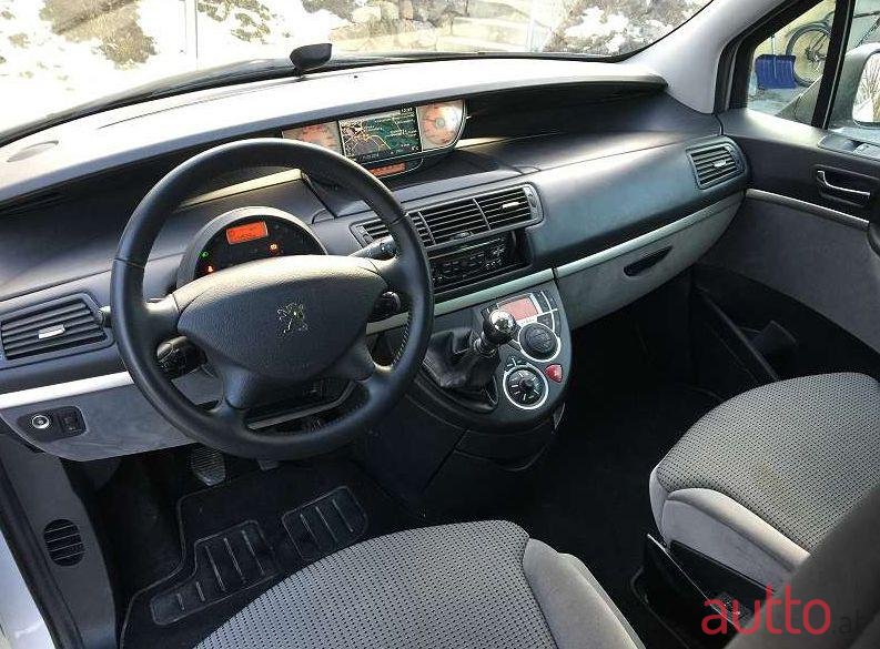 2011' Peugeot 807 photo #1