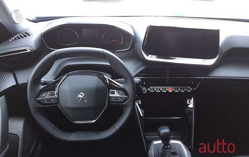 2021' Peugeot 2008 photo #1