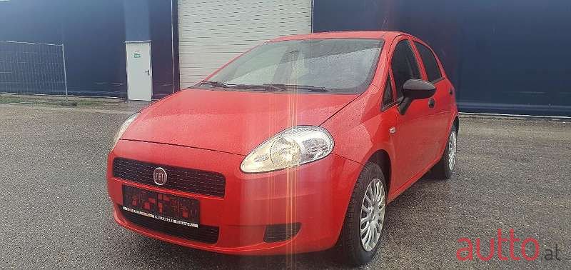 2011' Fiat Punto photo #1