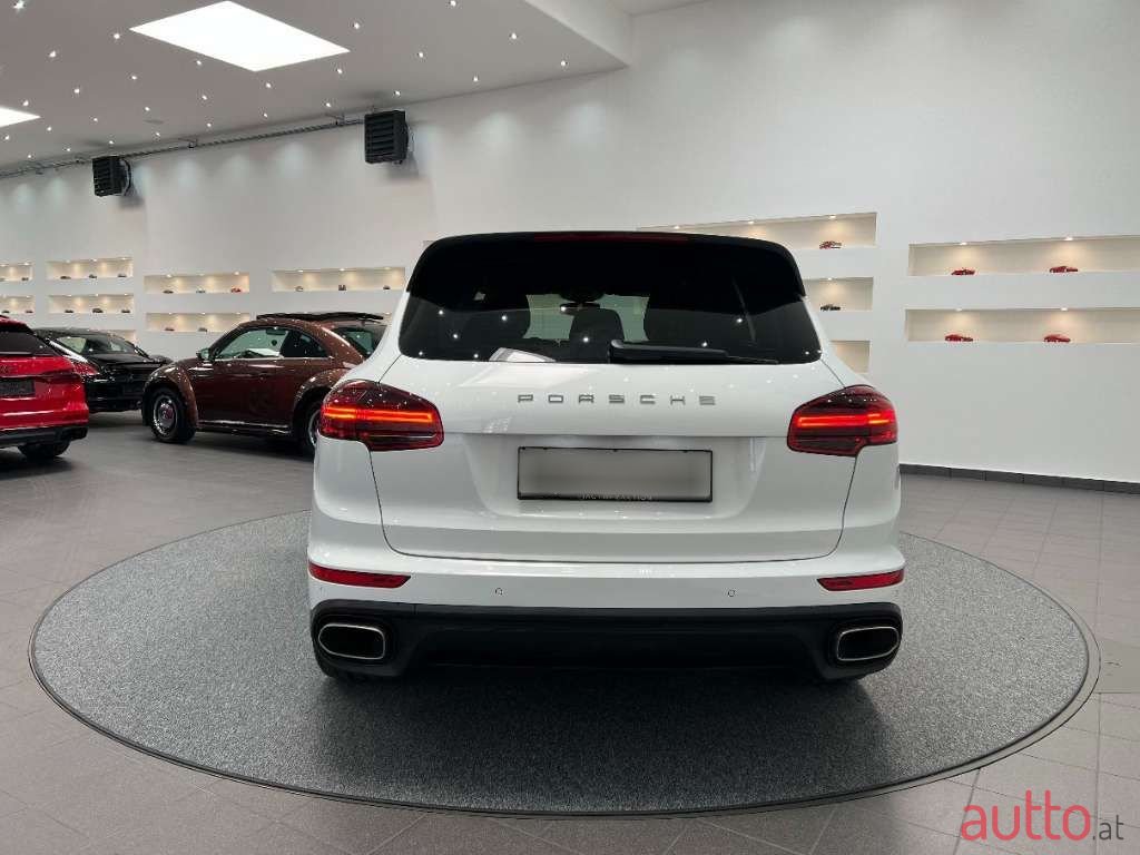 2017' Porsche Cayenne photo #5