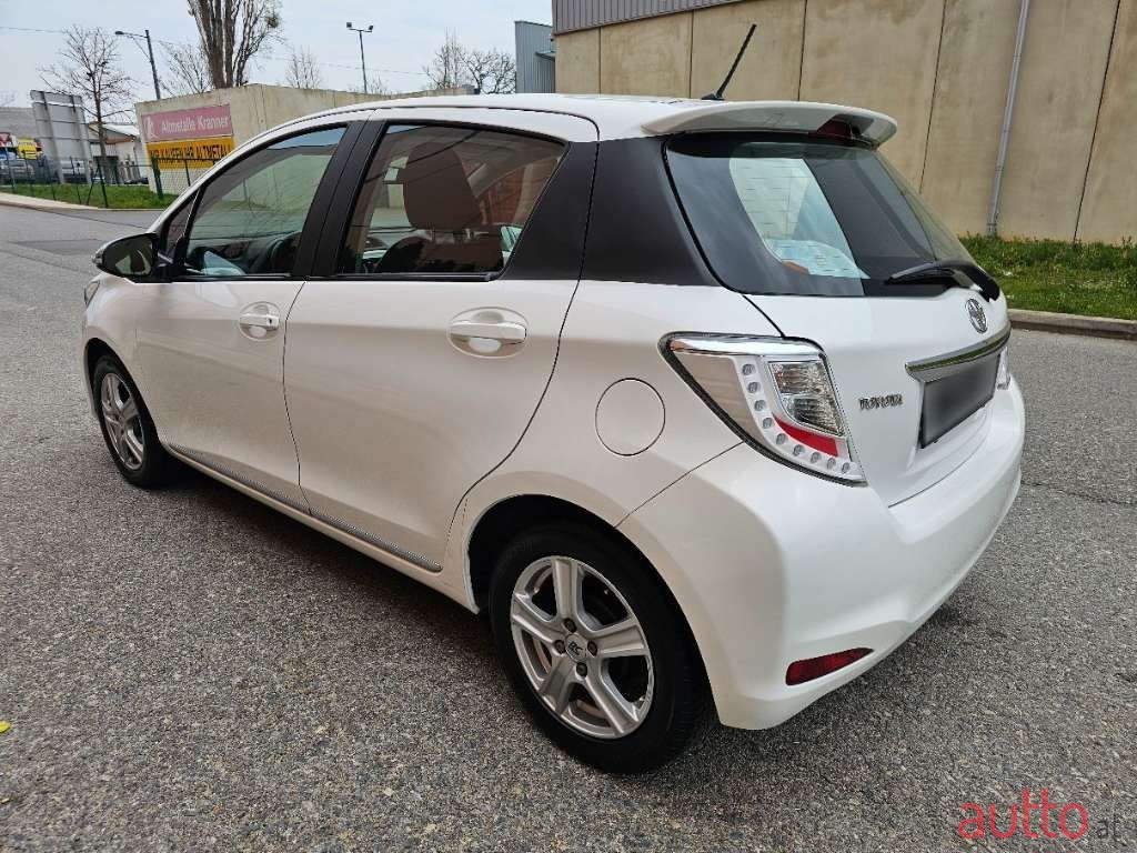 2013' Toyota Yaris photo #3