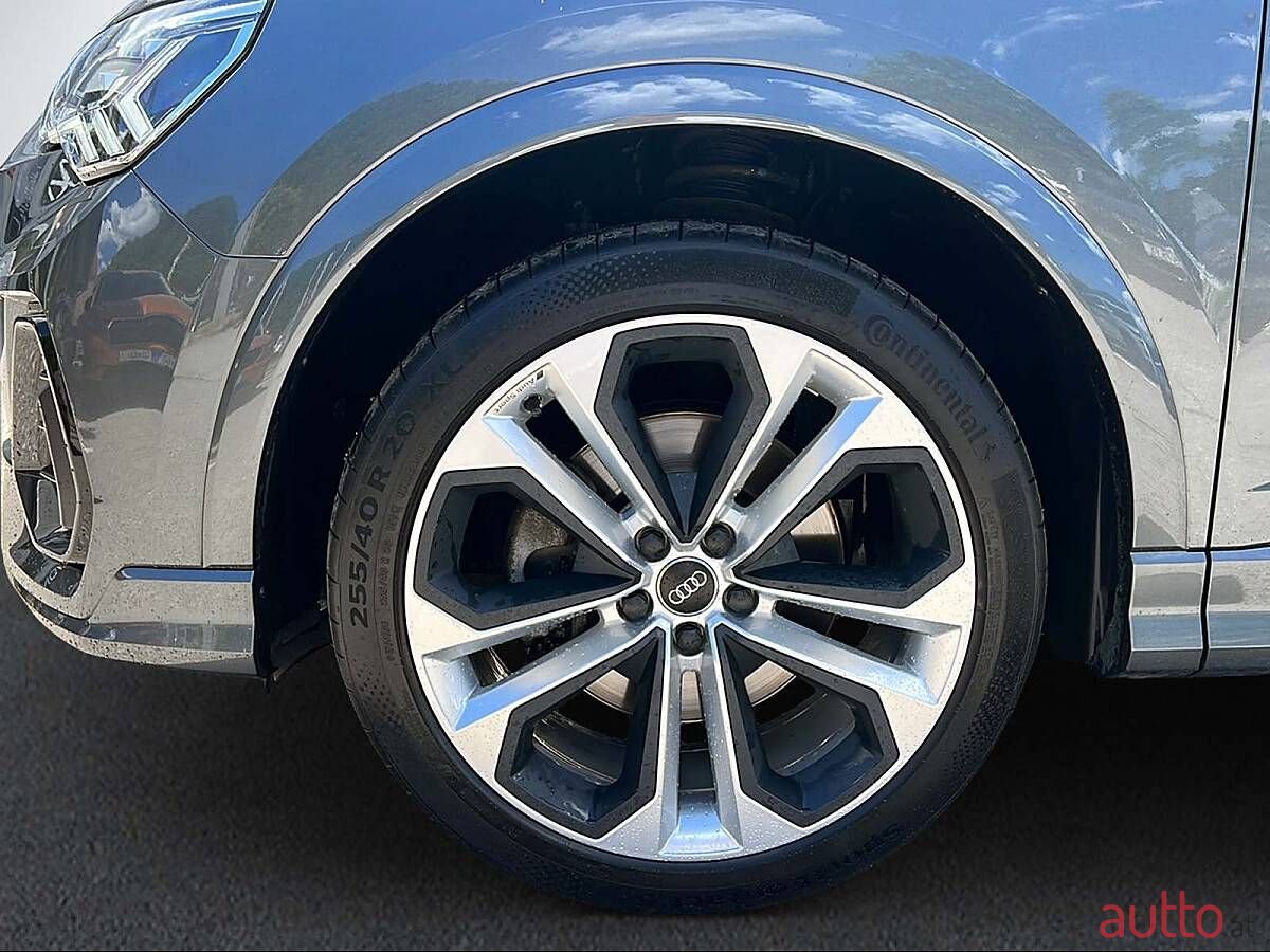 2019' Audi Q3 photo #5