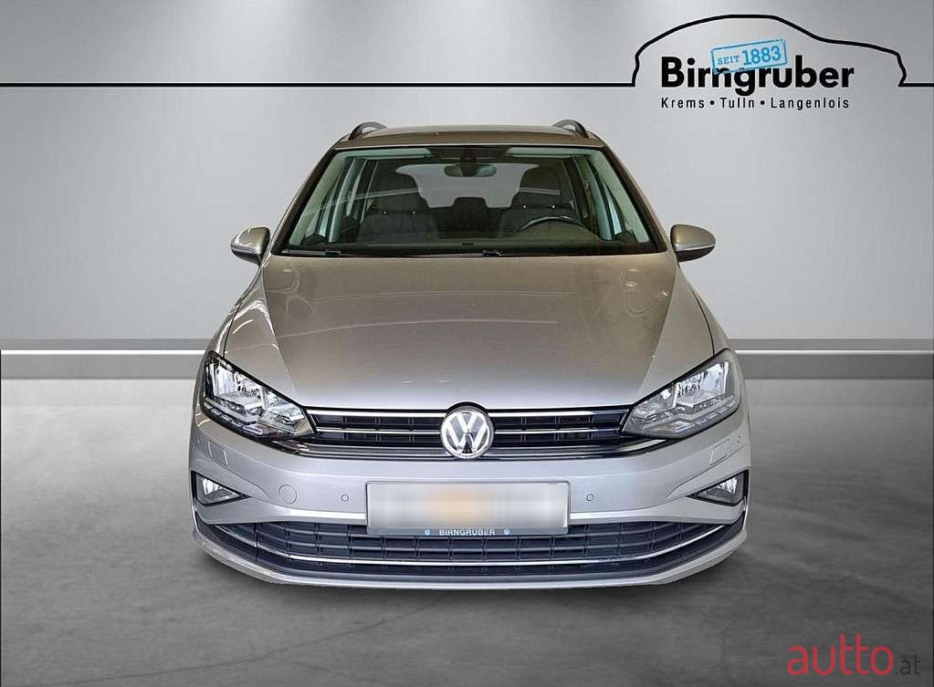 2018' Volkswagen Golf photo #2