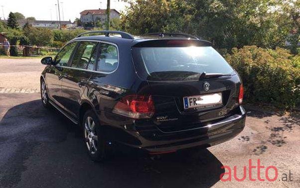 2009' Volkswagen Golf photo #2