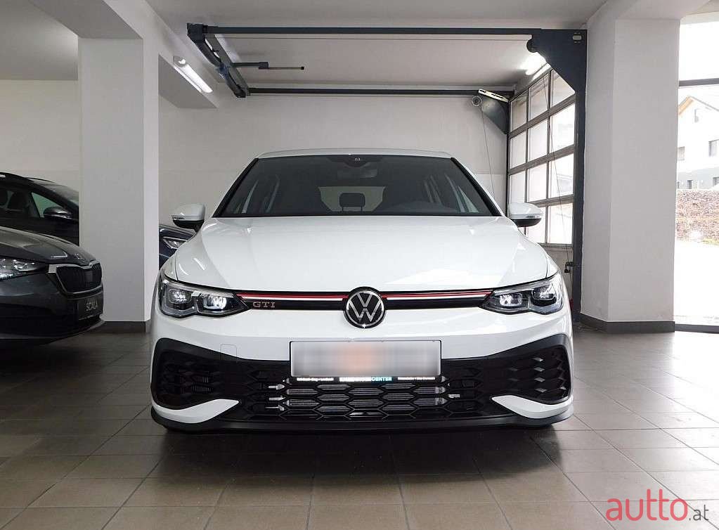 2022' Volkswagen Golf photo #2