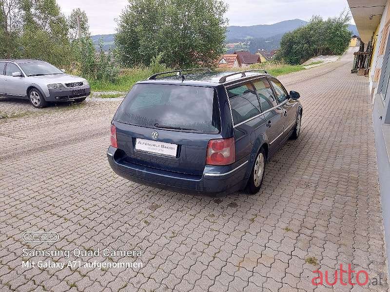 2004' Volkswagen Passat photo #5