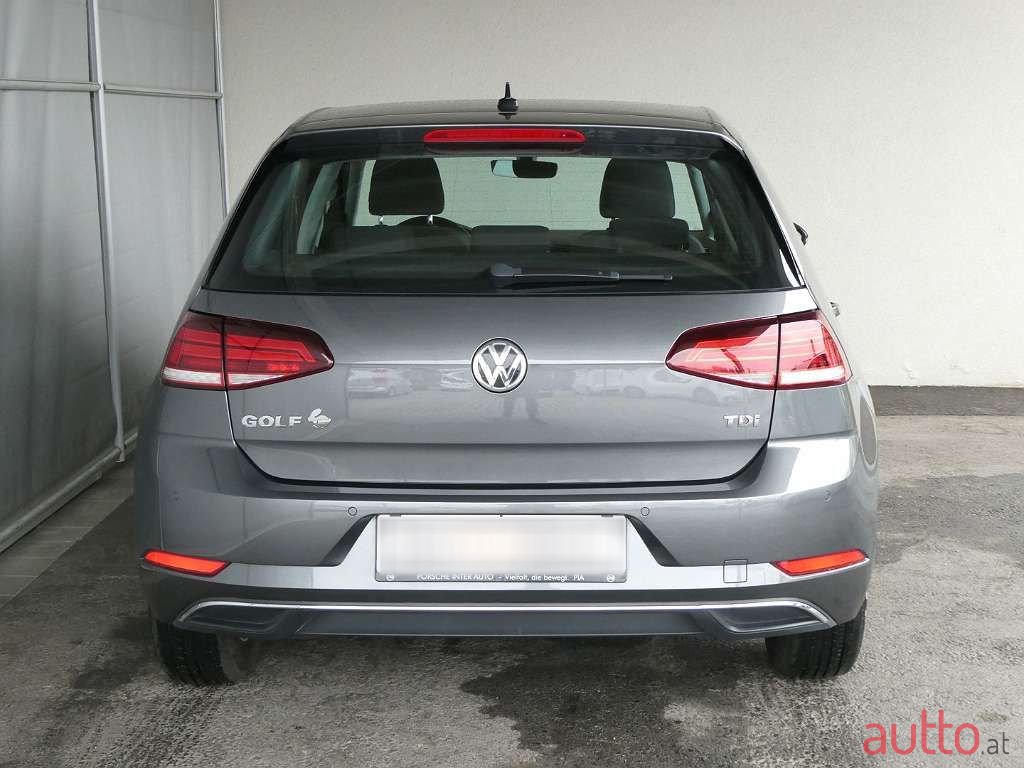 2017' Volkswagen Golf photo #3