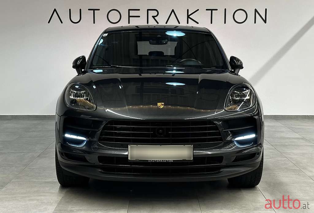2021' Porsche Macan photo #2